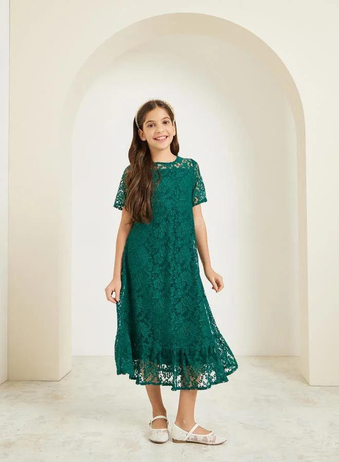 ستايلي فستان ميدي بحافة واسعة ودانتيل